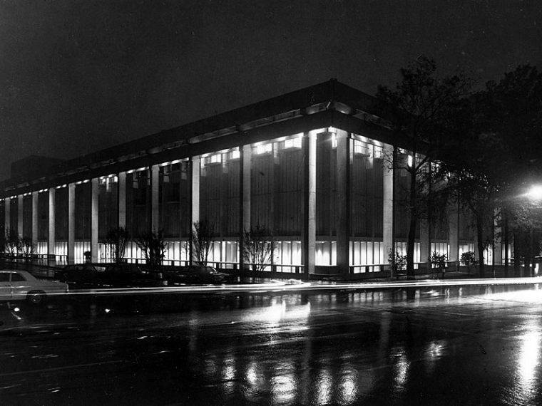 Night view of the Atlanta Memorial Arts Center | Unidentified photographer, Atlanta, 1969 | Atlanta History Photograph Collection, VIS 170.2616.001