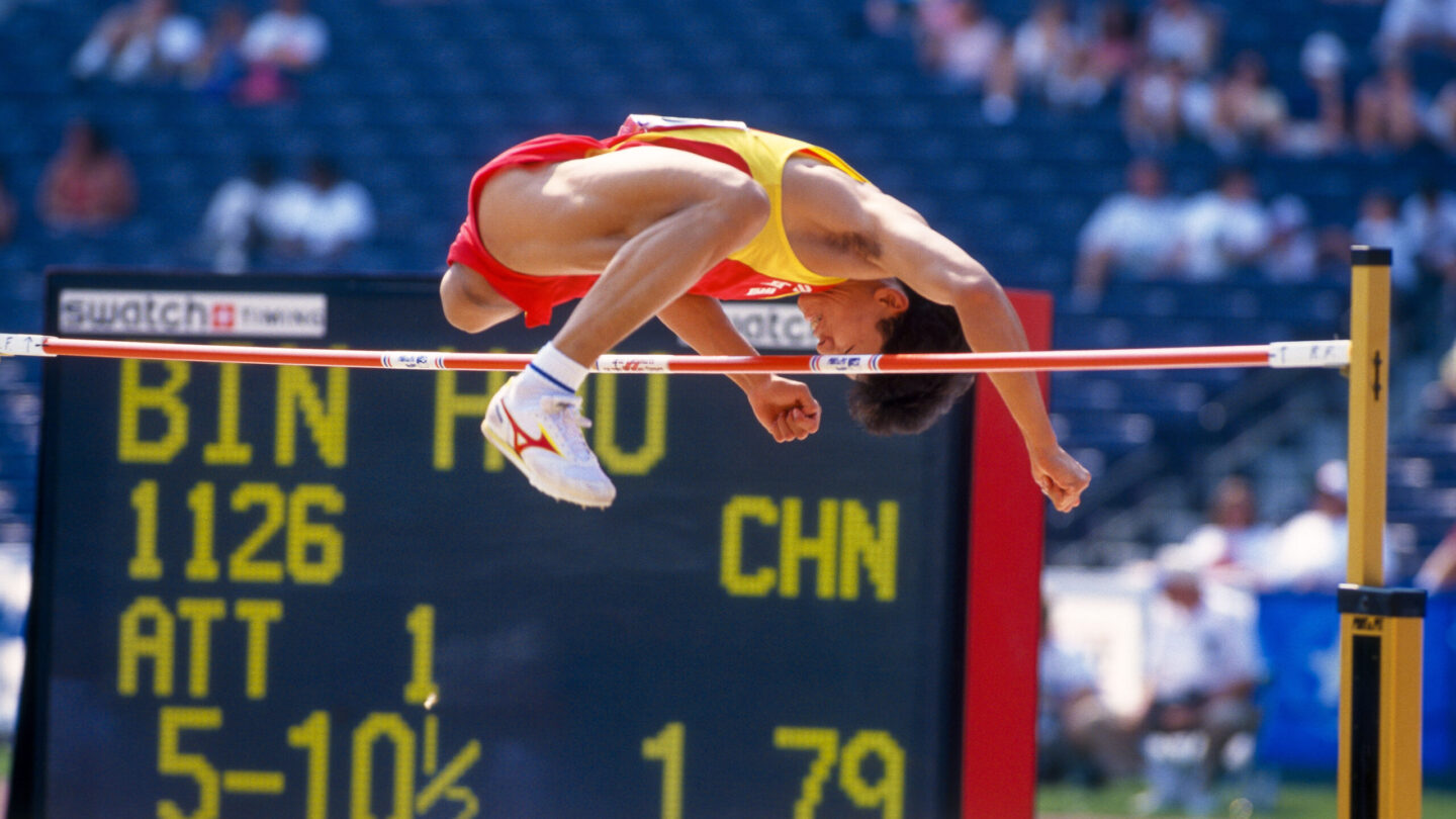 Bin Hou high jump action