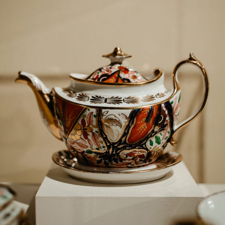 Shutze red, white and gold teapot