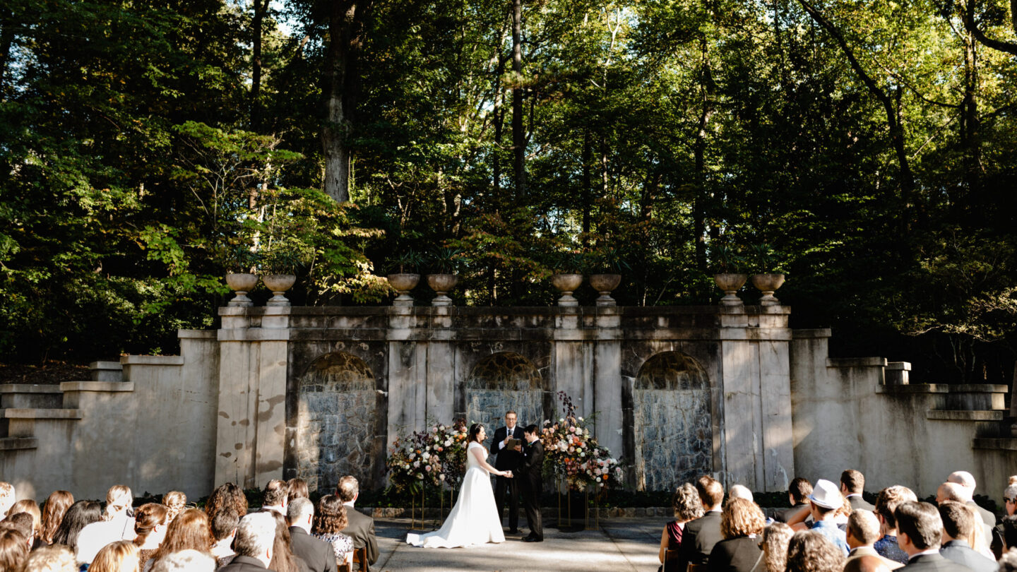 wedding ceremony in Swan House Gardens
