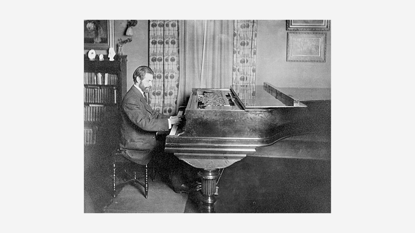 Photo of Alfredo Barili sitting at piano