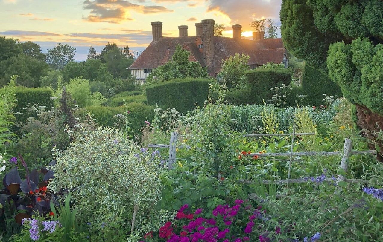 Photo of the house in garden